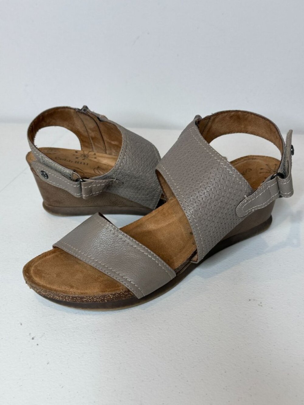 Cobb Hill Womens 11 Taupe Leather Wedge Sandals Ankle Strap Comfort